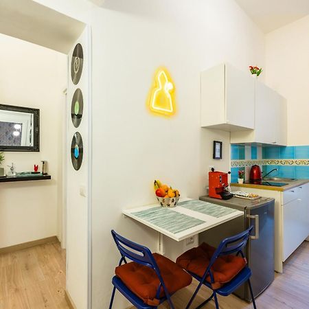 Pop Art House Apartment เนเปิลส์ ภายนอก รูปภาพ